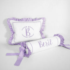 Kişiye özel isim nakışlı bebek yastığı - Lila