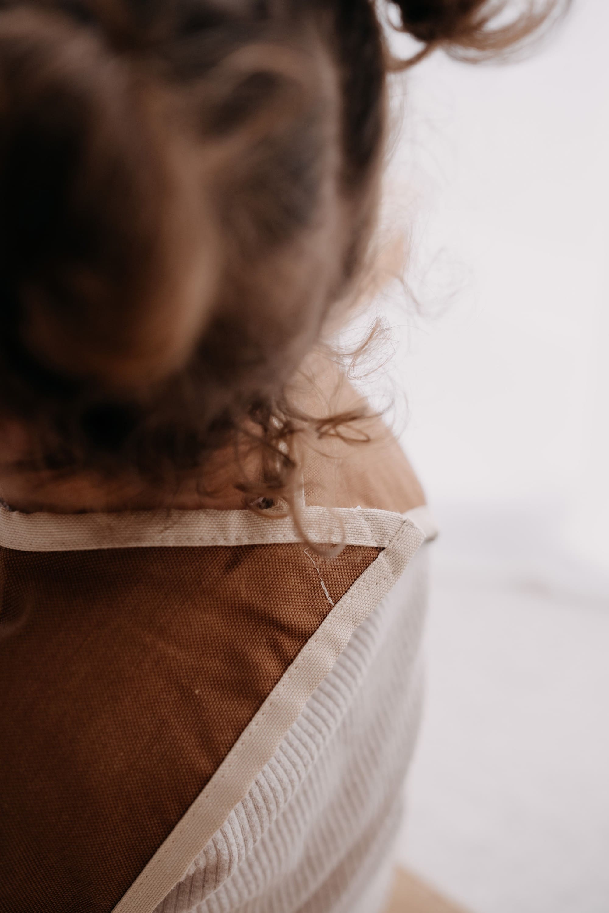 Cleo Uzun Kollu Beslenme & Aktivite Önlüğü 1-3 yaş - Kahve