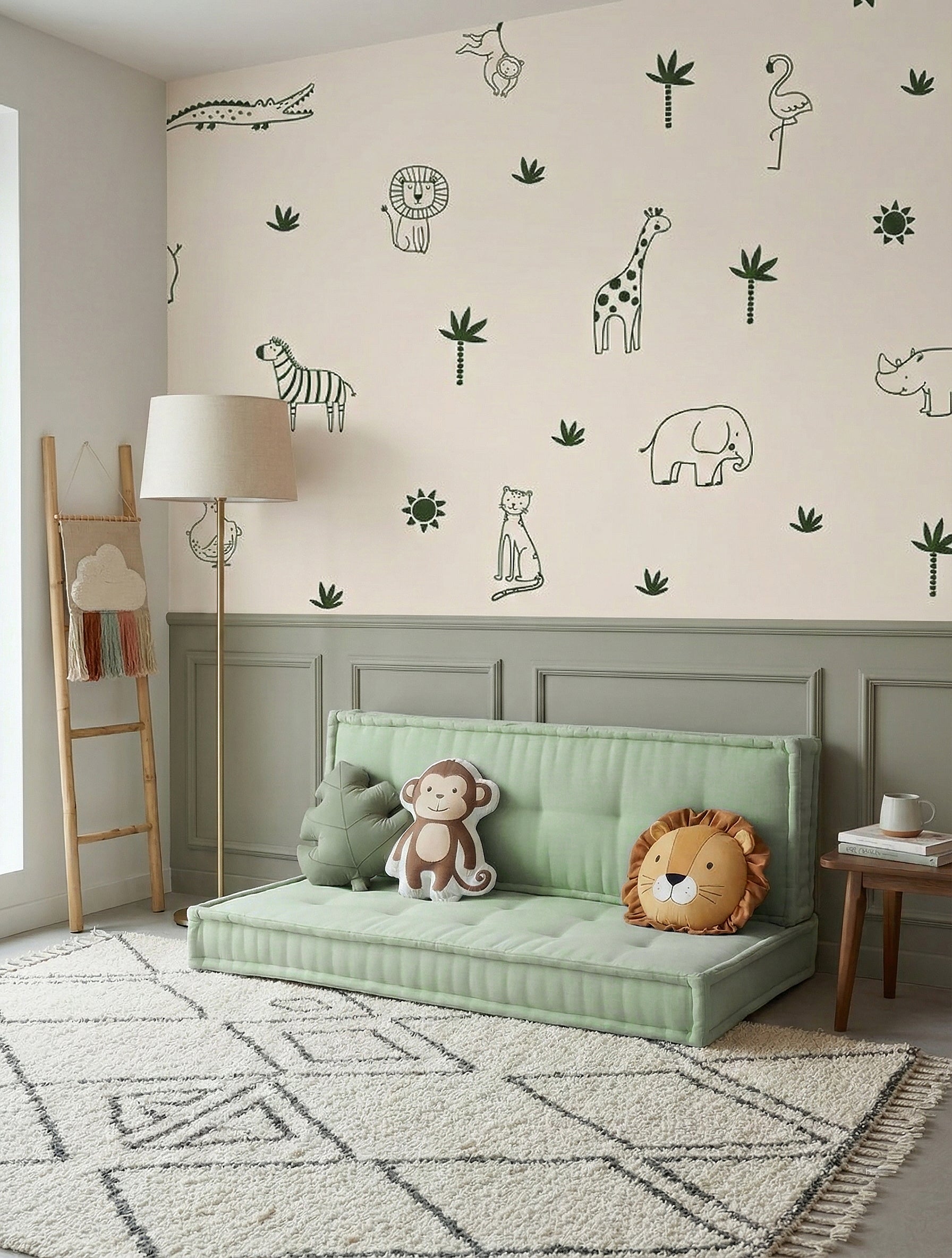 Çağla yeşili French Mattress bisküvi minder seti ile dekore edilmiş çocuk odası; zemin minderi, sırt minderi ve safari temalı dekoratif yastıklar.